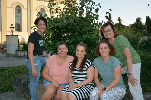 Gesamtfoto der fünf Spielgruppenleiterinnen